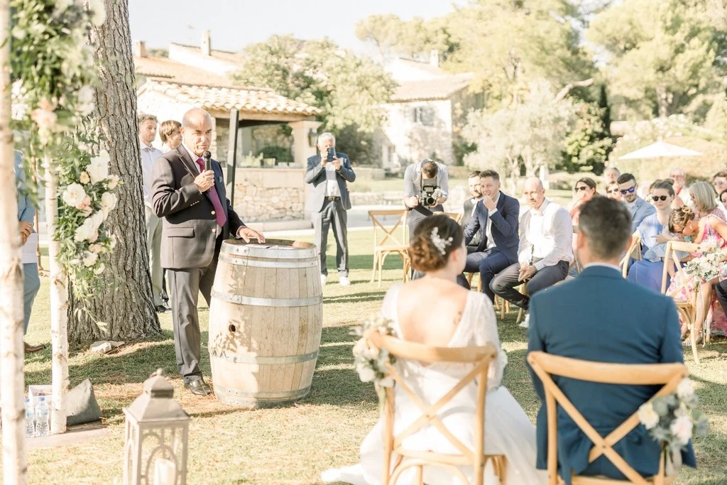 Cérémonie laïque de mariage en extérieur — officiant et sonorisation The French Deejay's