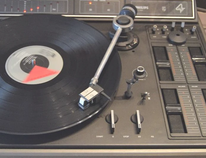 Platine DJ professionnelle Philips — coulisses du métier DJ professionnel DJ événementiel DJ mariage The French Deejay's