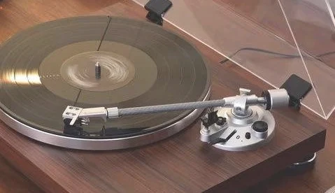 Platine vinyle, régie professionnelle — comprendre le prix d'un DJ mariage DJ entreprise DJ karaoké The French Deejay's
