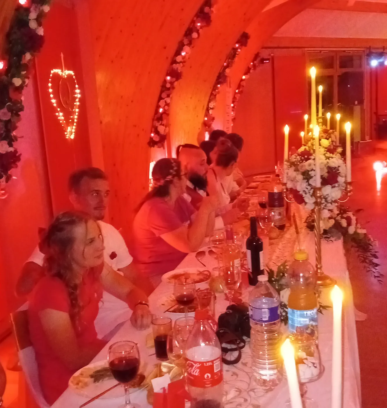 Dîner de réception, ambiance chaleureuse — DJ mariage The French Deejay's