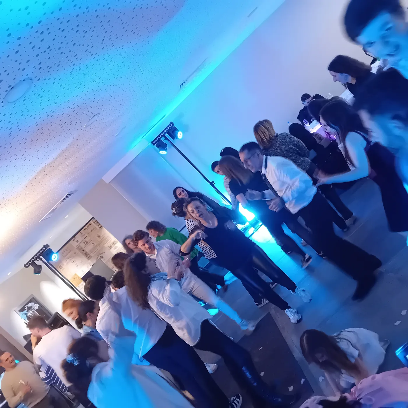 Piste de danse animée — DJ mariage DJ anniversaire The French Deejay's