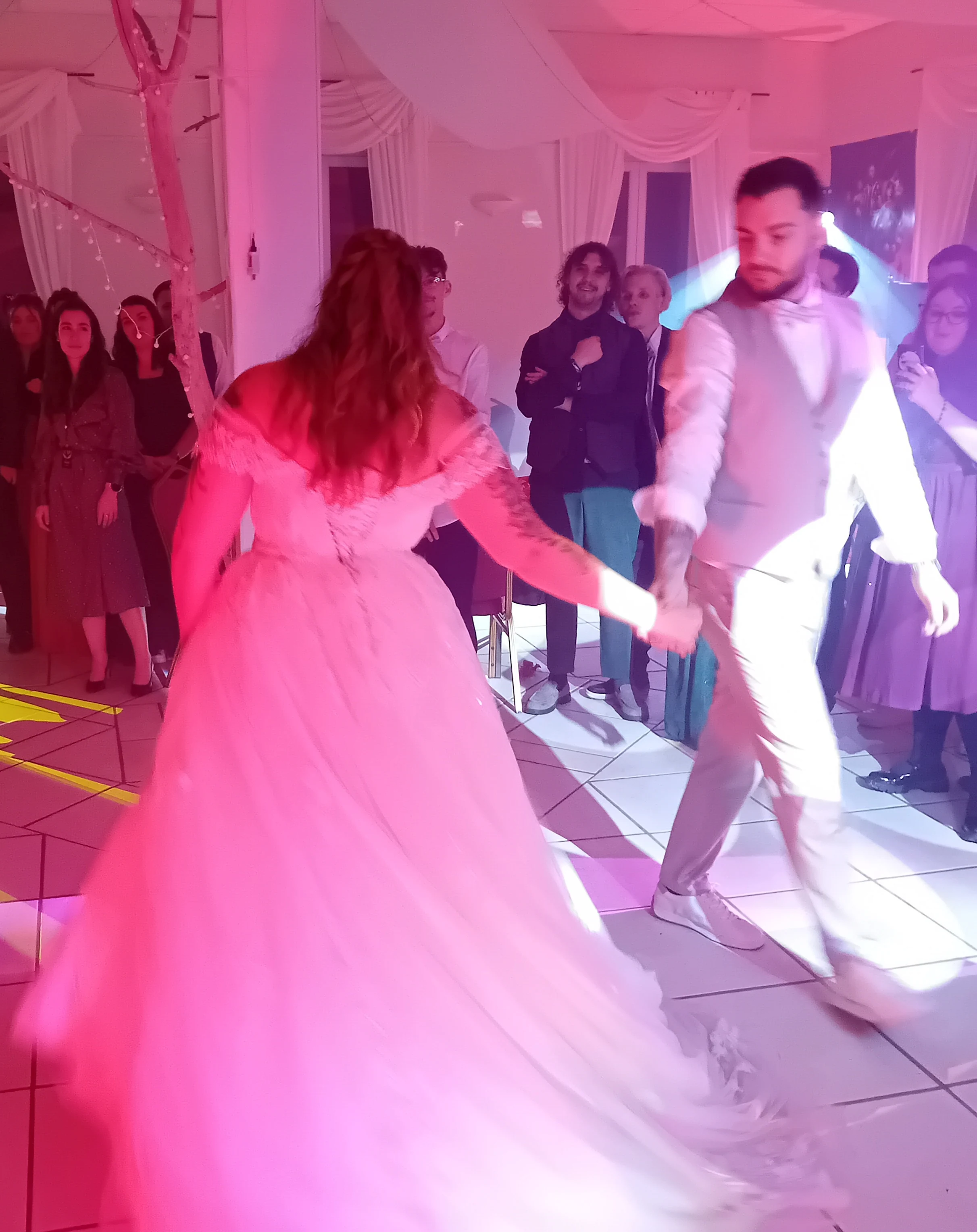 Ouverture de bal, mariée en mouvement — DJ mariage The French Deejay's